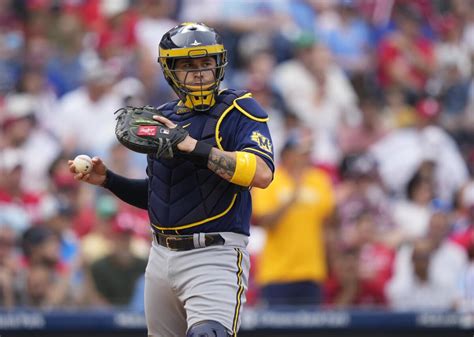 Astros and catcher Victor Caratini finalize $12 million, 2-year contract